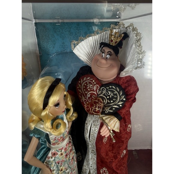 Disney Alice In Wonderland Queen Of Hearts Fairytale Designer Exclusive Doll Set - Picture 7 of 17